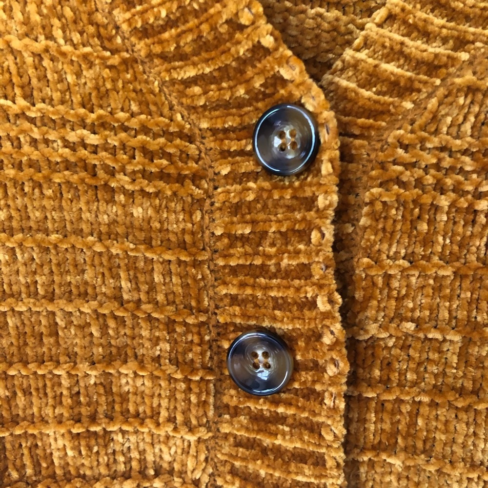 Cropped Button Sweater - Picture 3 of 3